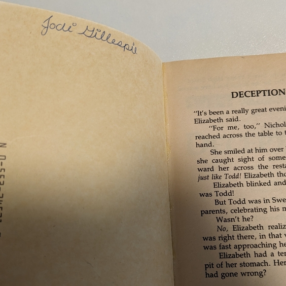 Sweet Valley High books set of 2 - Picture 3 of 3